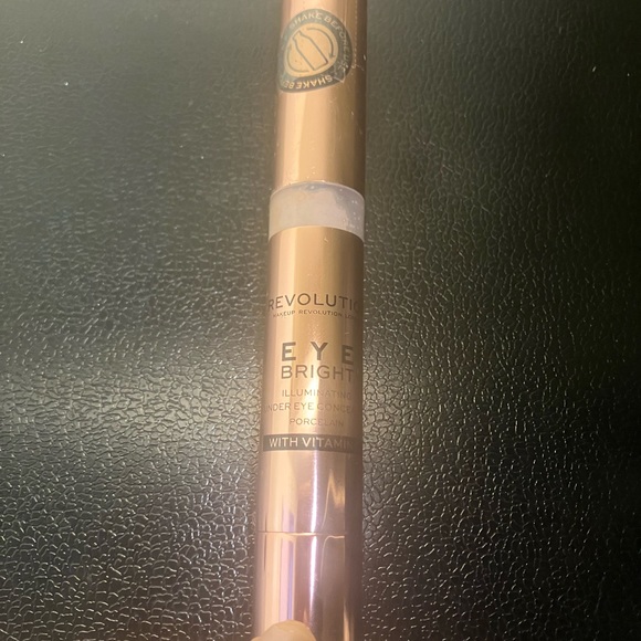 Make up revolution eye bright concealer 👁️ - Picture 2 of 7